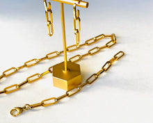 Load image into Gallery viewer, Camila Paperclip Bracelet in gold