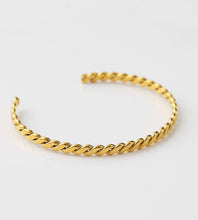 Cargar imagen en el visor de la galería, Gold twisted bracelet bangle
