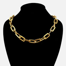 Load image into Gallery viewer, Gianna Oval Link Necklace in gold
