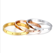 Load image into Gallery viewer, Leona bangle gold

