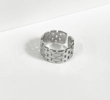 Load image into Gallery viewer, Charley Watch Band Link Ring in silver
